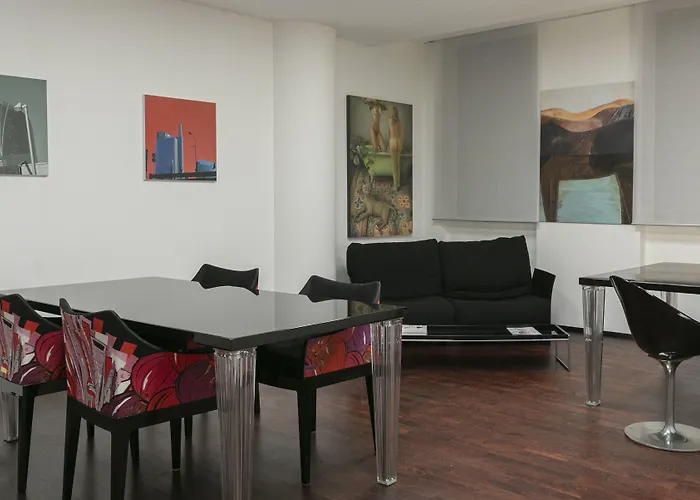 10 Keys Hotel