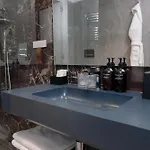 10 Keys Hotel 4*