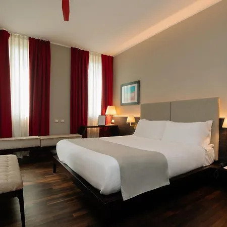10 Keys Hotel Mediolan
