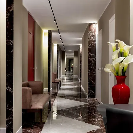10 Keys Hotel
